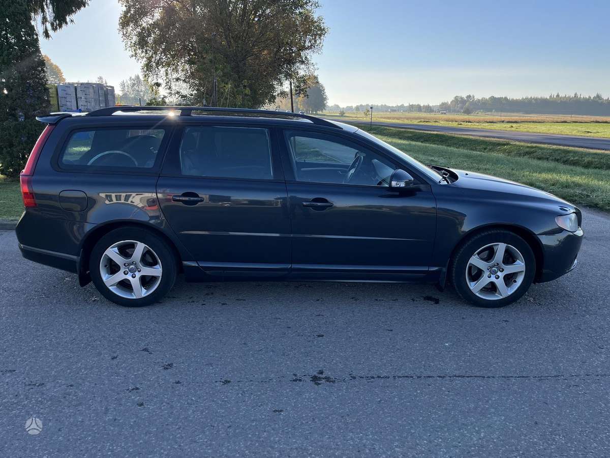 Volvo V70 2009 — photo 7