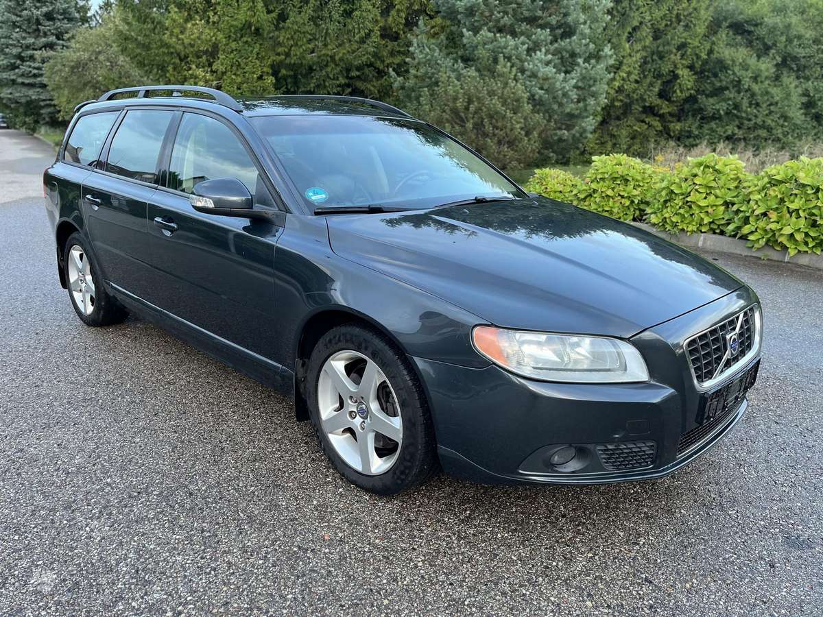Volvo V70 2009 — photo 7