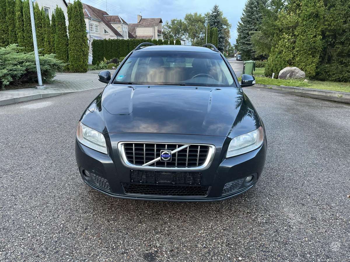 Volvo V70 2009 — photo 8