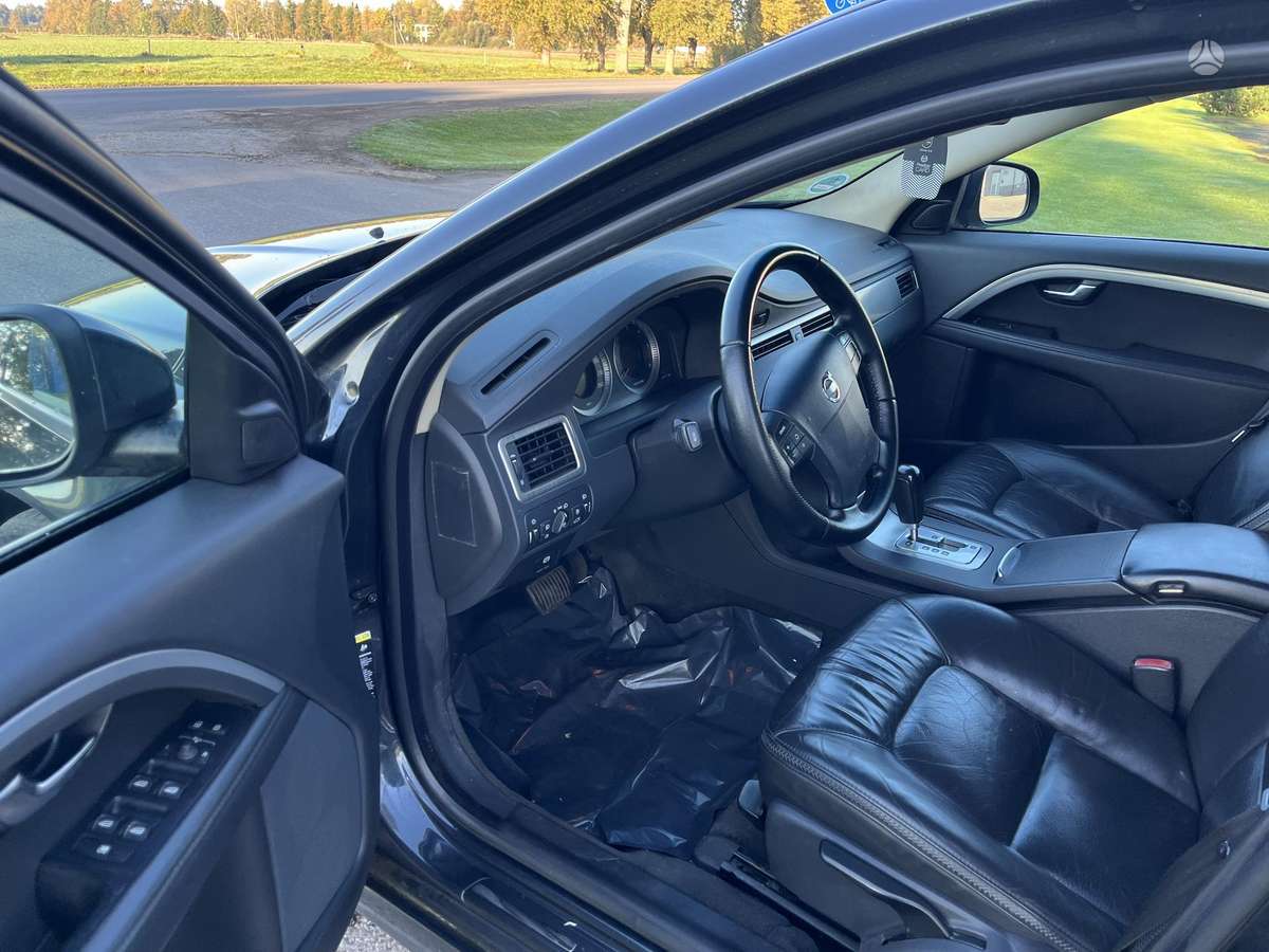 Volvo V70 2009 — photo 9