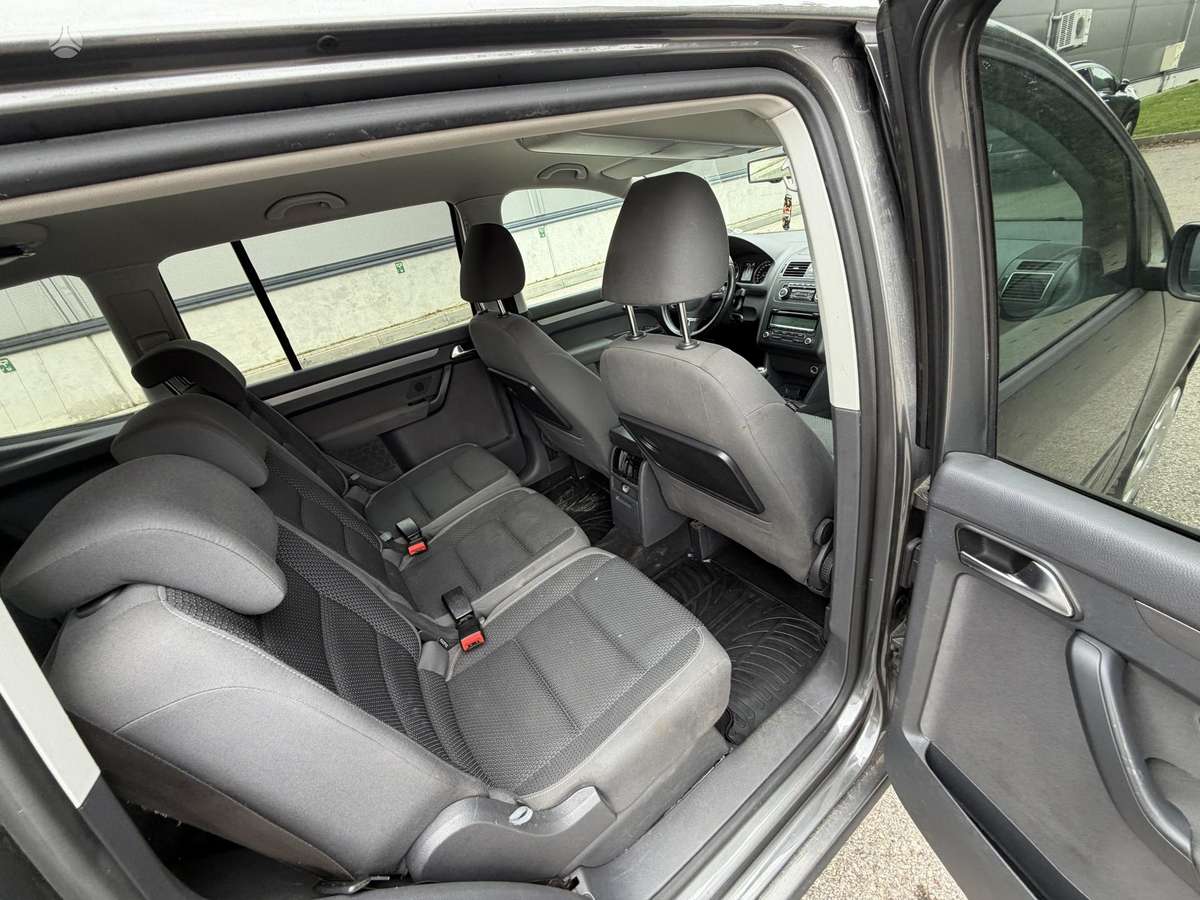 Volkswagen Touran 2011 — photo 10