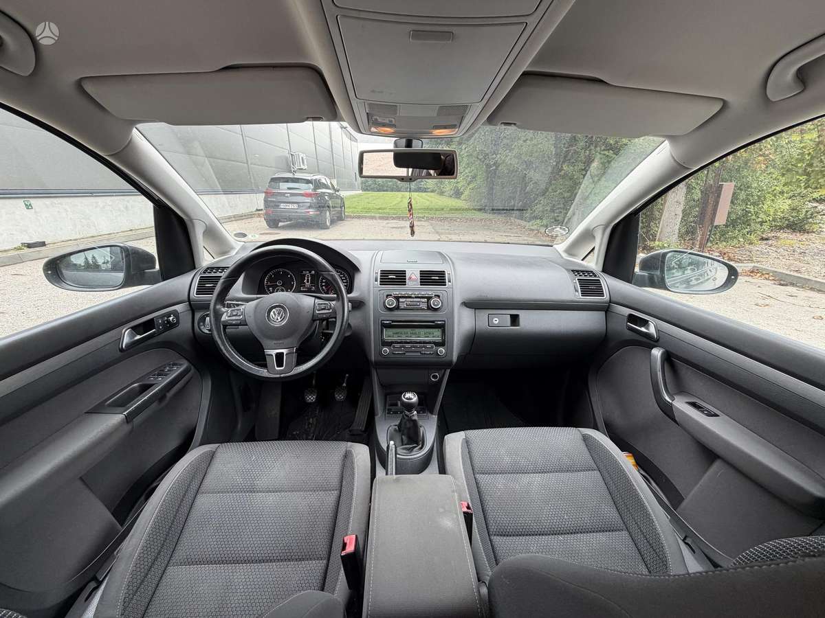 Volkswagen Touran 2011 — photo 12