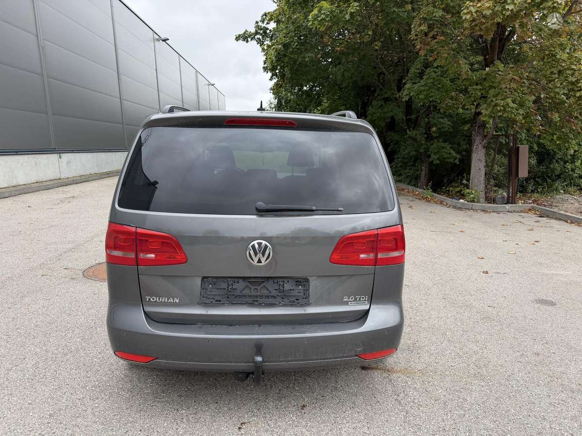 Volkswagen Touran 2011 — engine 1968 cm³, 140 HP (103kW)