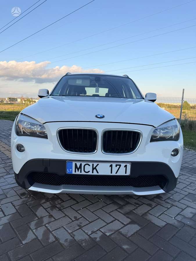 BMW X1 2010 — rear view