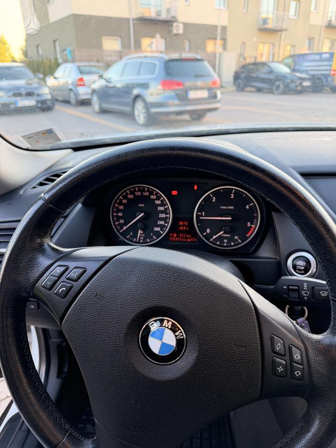 BMW X1 2010 — photo 5