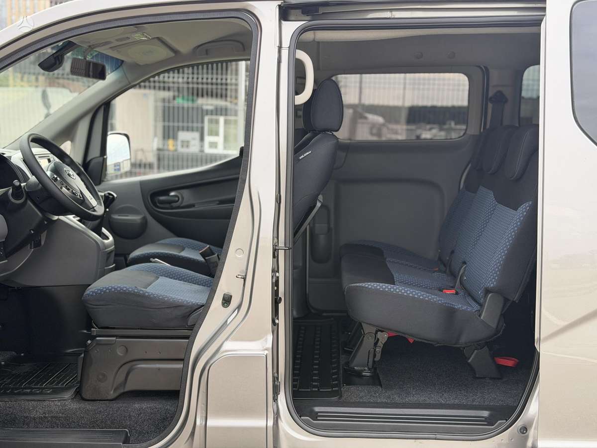 Nissan NV200 2013 — photo 12