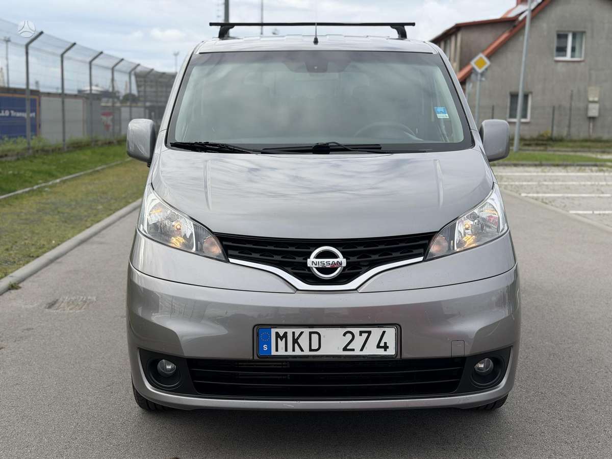 Nissan NV200 2013 — rear view