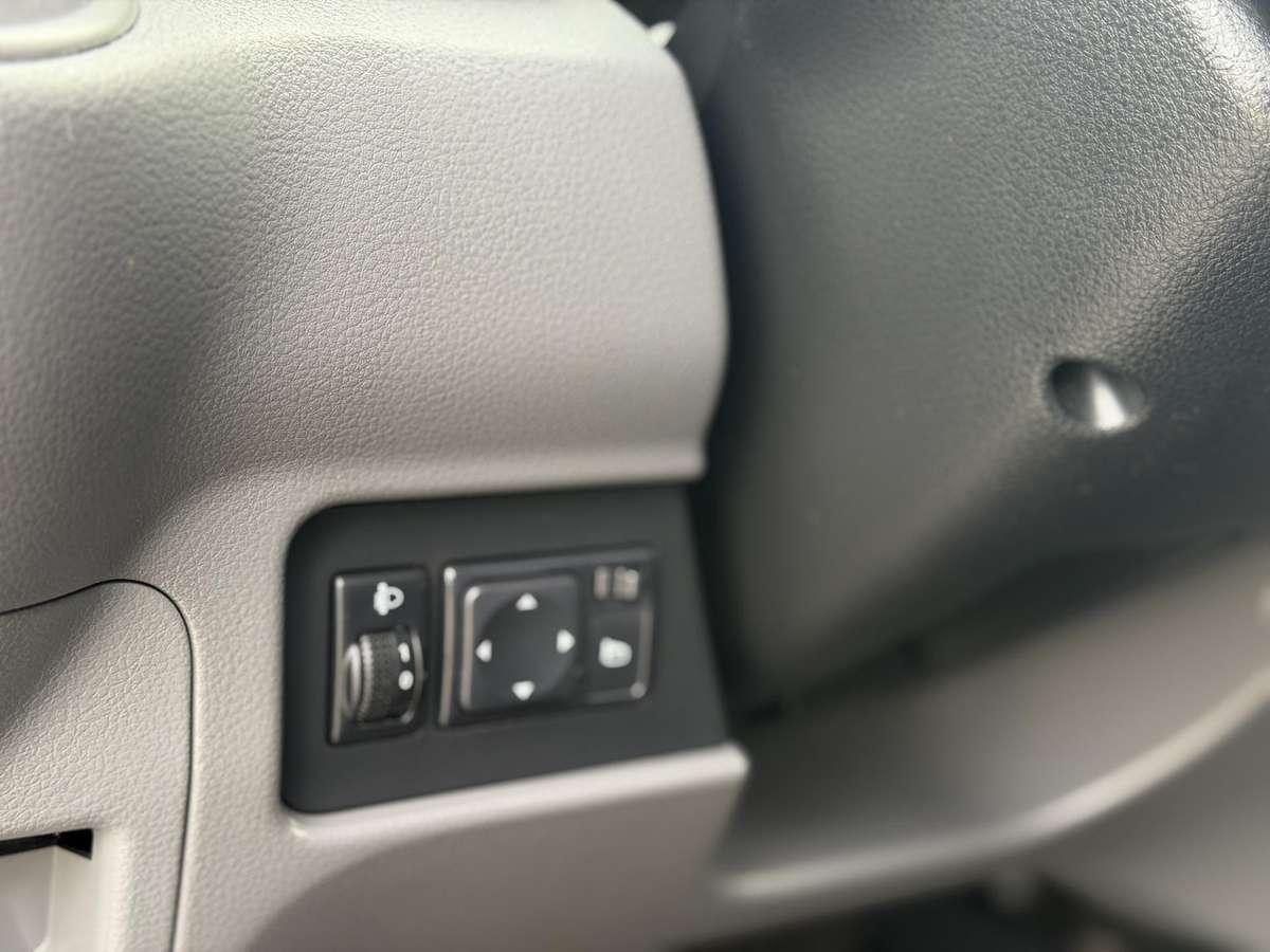 Nissan NV200 2013 — photo 22