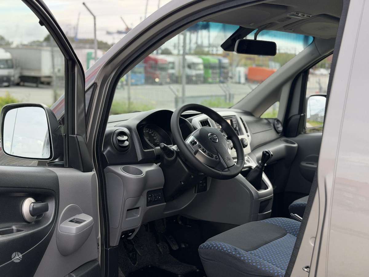 Nissan NV200 2013 — photo 23