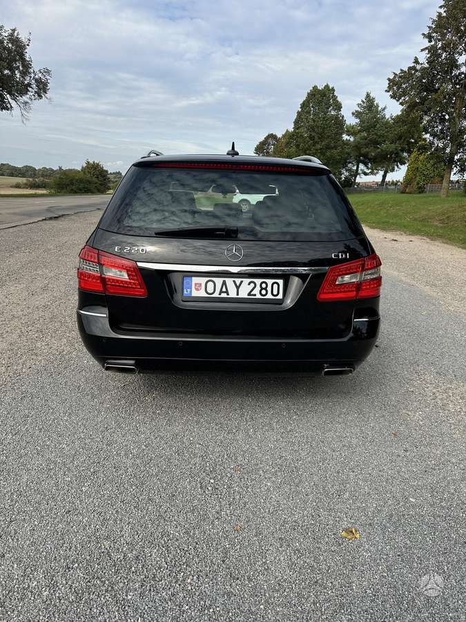 Mercedes-Benz E220 2012 — photo 10