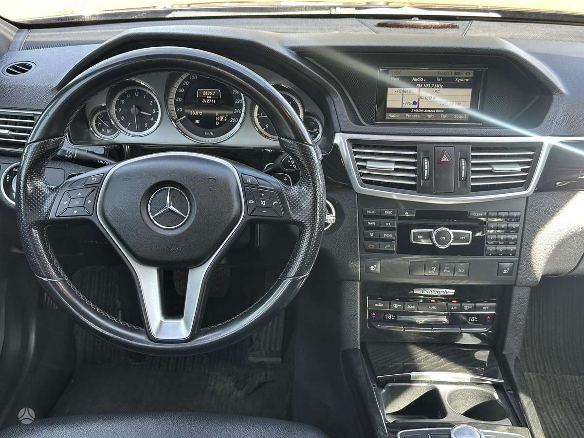 Mercedes-Benz E220 2012 — photo 11