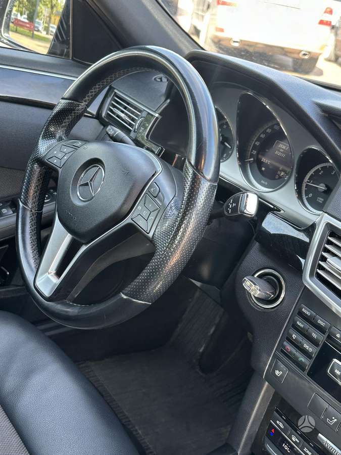Mercedes-Benz E220 2012 — photo 12