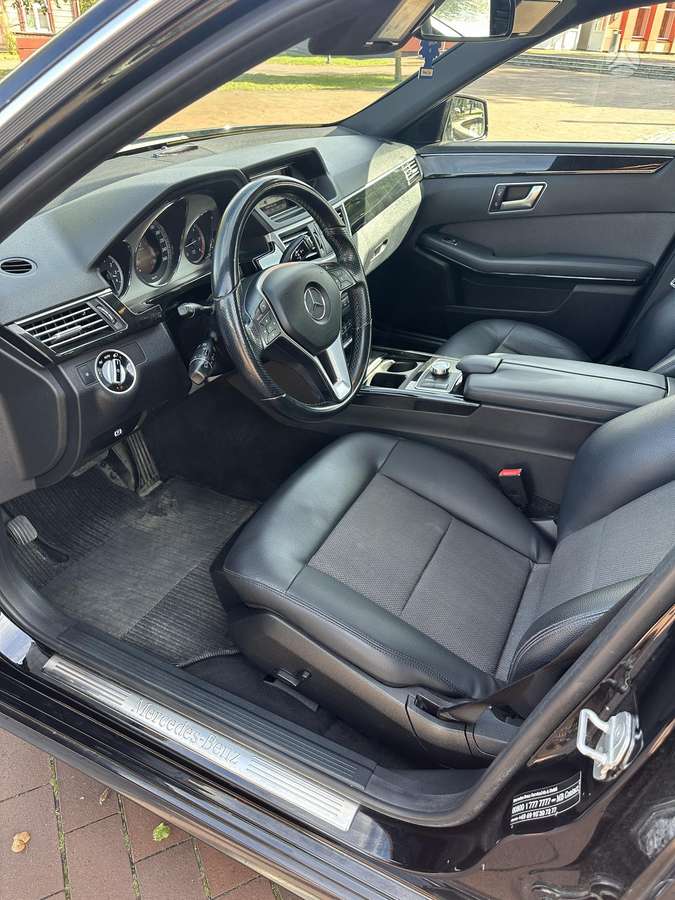 Mercedes-Benz E220 2012 — photo 13