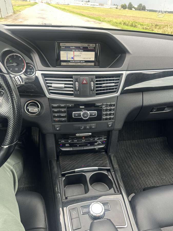 Mercedes-Benz E220 2012 — photo 14