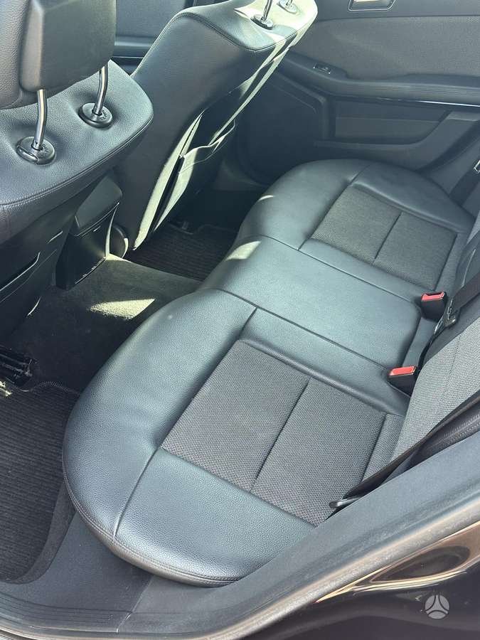 Mercedes-Benz E220 2012 — photo 15