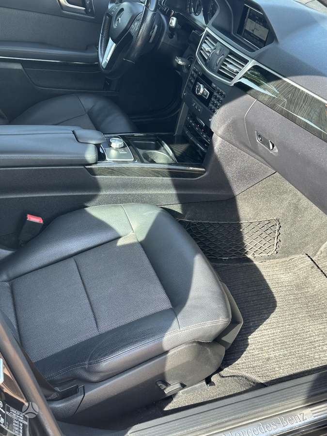 Mercedes-Benz E220 2012 — photo 16