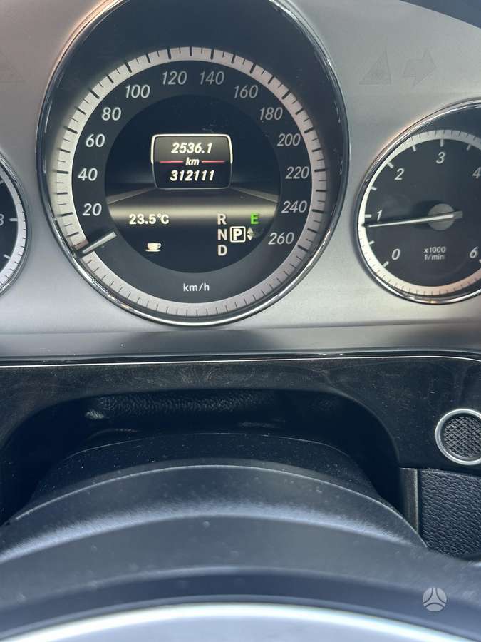 Mercedes-Benz E220 2012 — photo 19