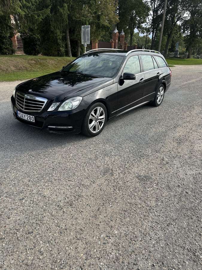 Mercedes-Benz E220 2012 — rear view