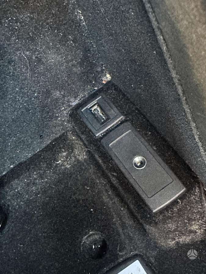 Mercedes-Benz E220 2012 — photo 21