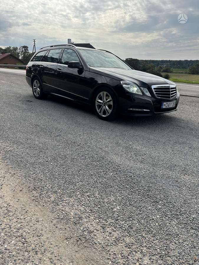 Mercedes-Benz E220 2012 — interior