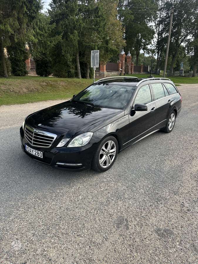 Mercedes-Benz E220 2012 — photo 9