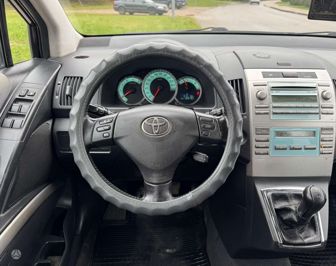 Toyota Corolla 2008 — photo 11