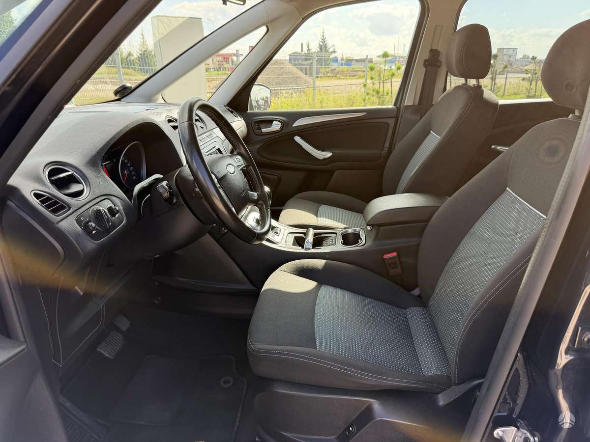 Ford Galaxy 2013 — photo 10