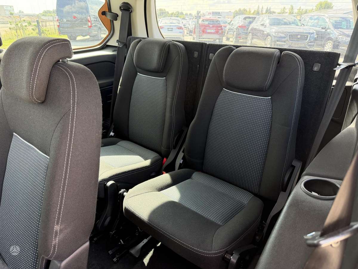 Ford Galaxy 2013 — photo 12