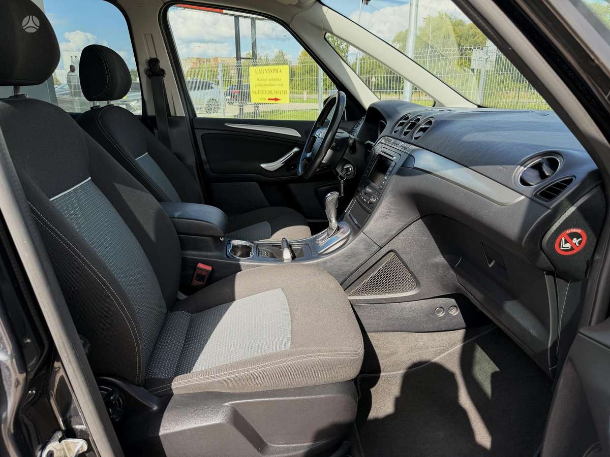 Ford Galaxy 2013 — photo 13