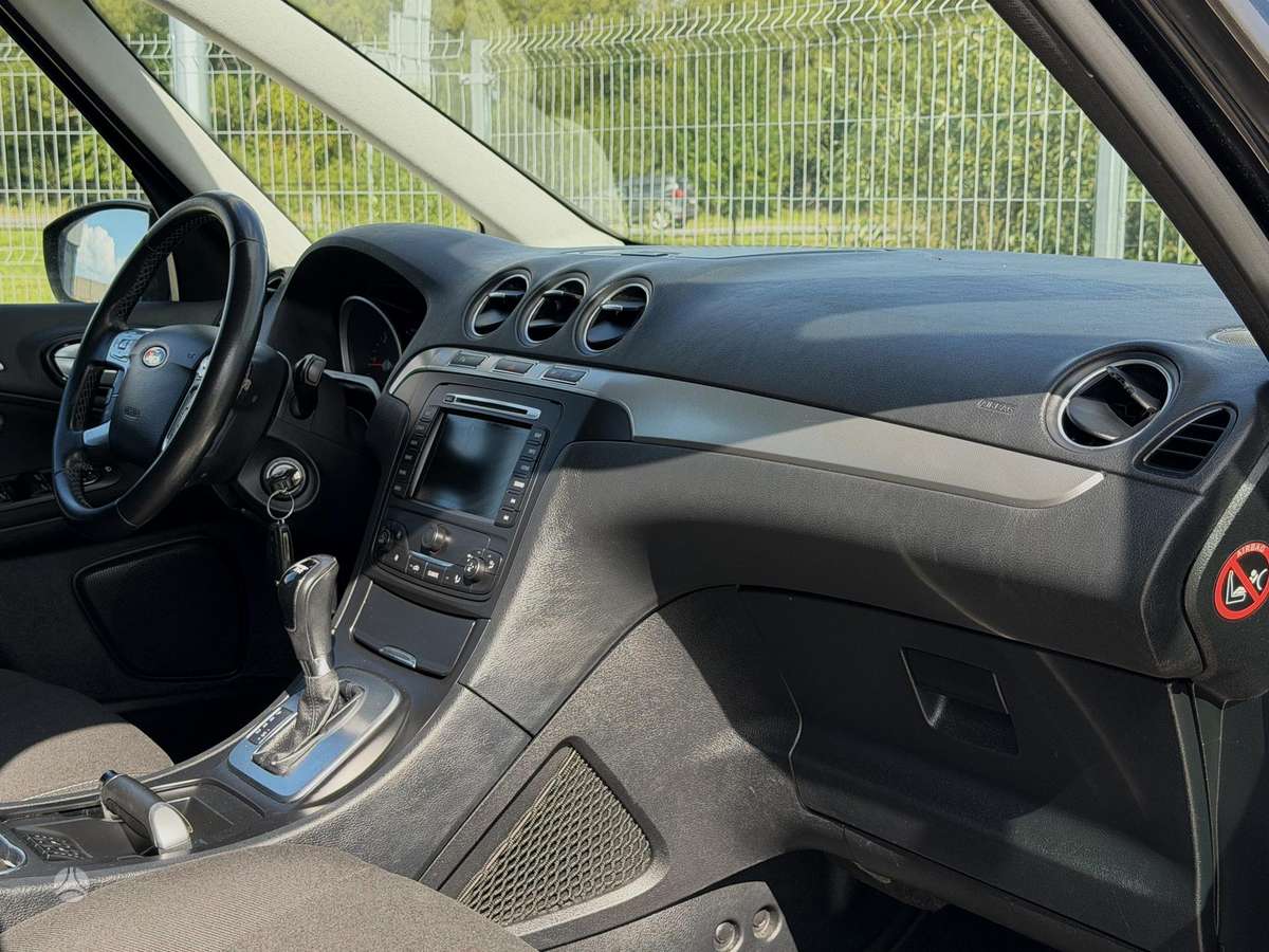 Ford Galaxy 2013 — photo 14