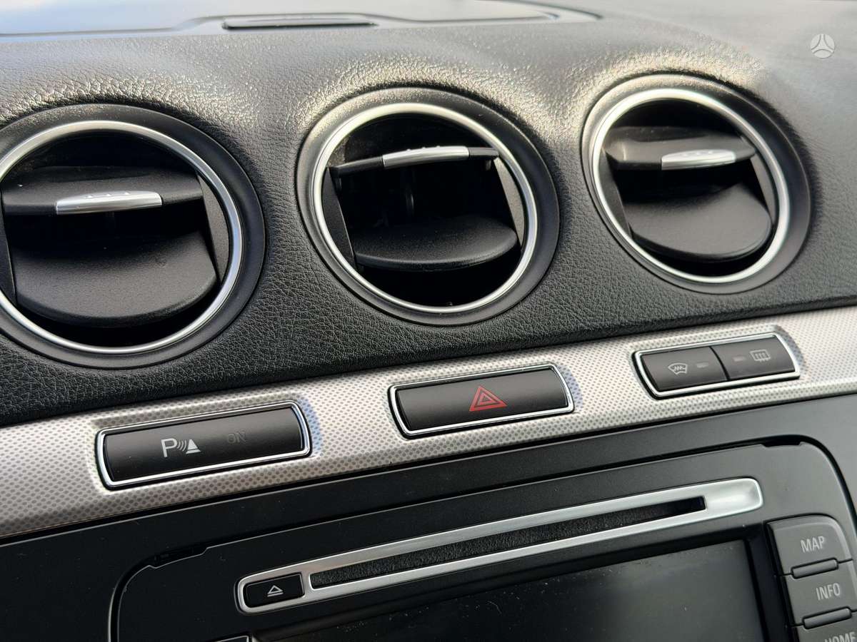Ford Galaxy 2013 — photo 19