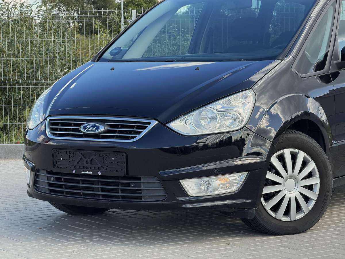 Ford Galaxy 2013 — rear view