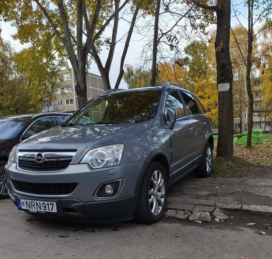 Opel Antara 2012 — interior