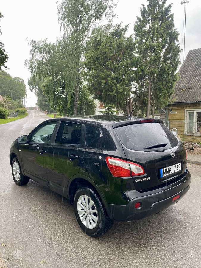 Nissan Qashqai 2011 — engine 1500 cm³