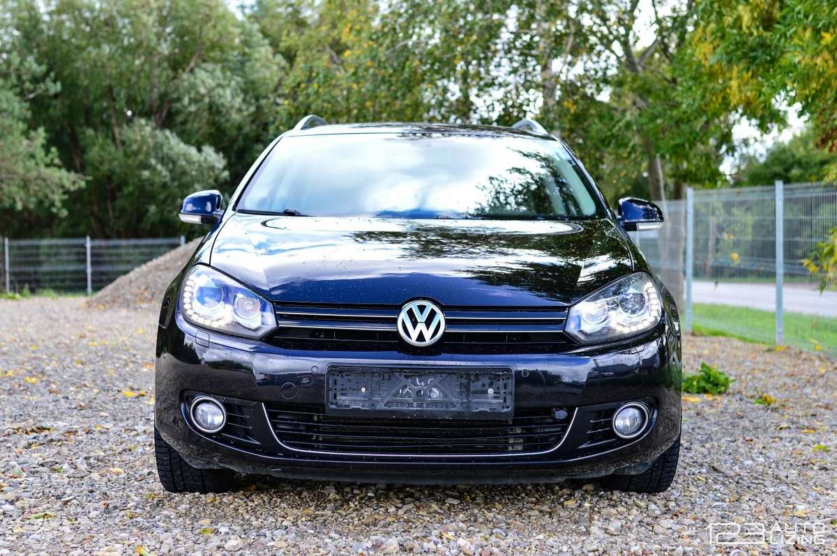Volkswagen Golf 2012 — interior