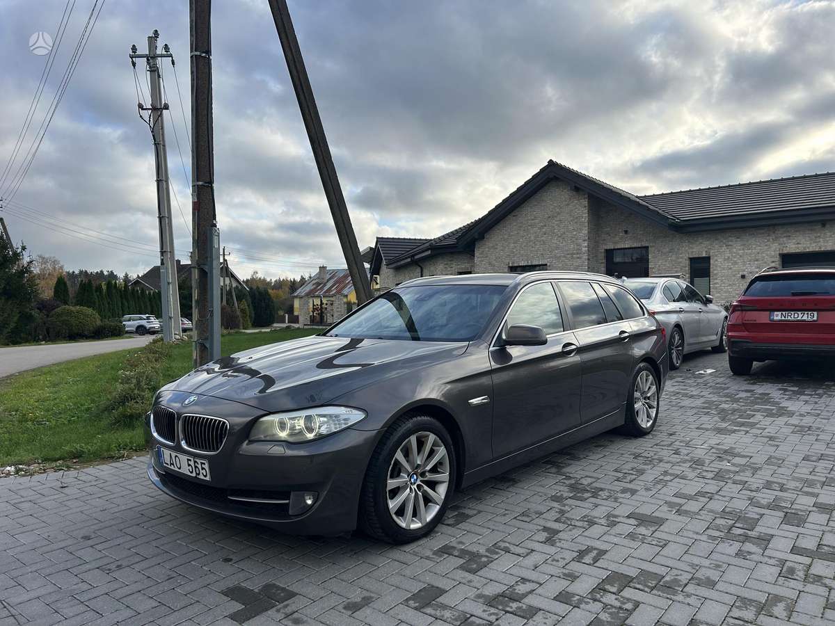 BMW 525 2010 — двигун 2993 cm³, 204 HP (150kW)