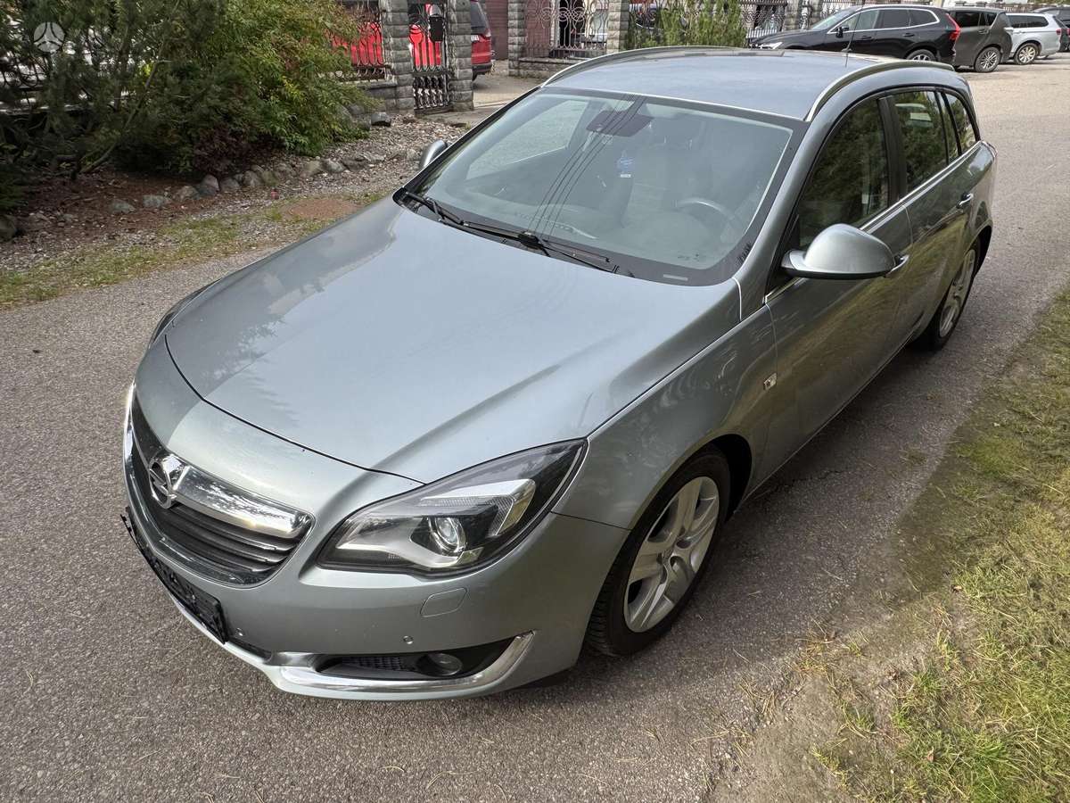 Opel Insignia 2015 — rear view