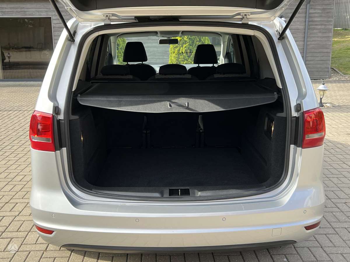 Volkswagen Sharan 2010 — photo 15