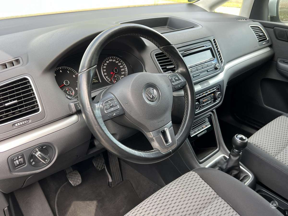 Volkswagen Sharan 2010 — photo 19