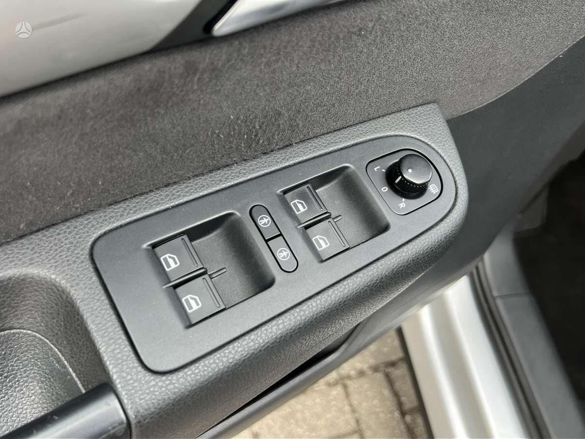 Volkswagen Sharan 2010 — photo 21