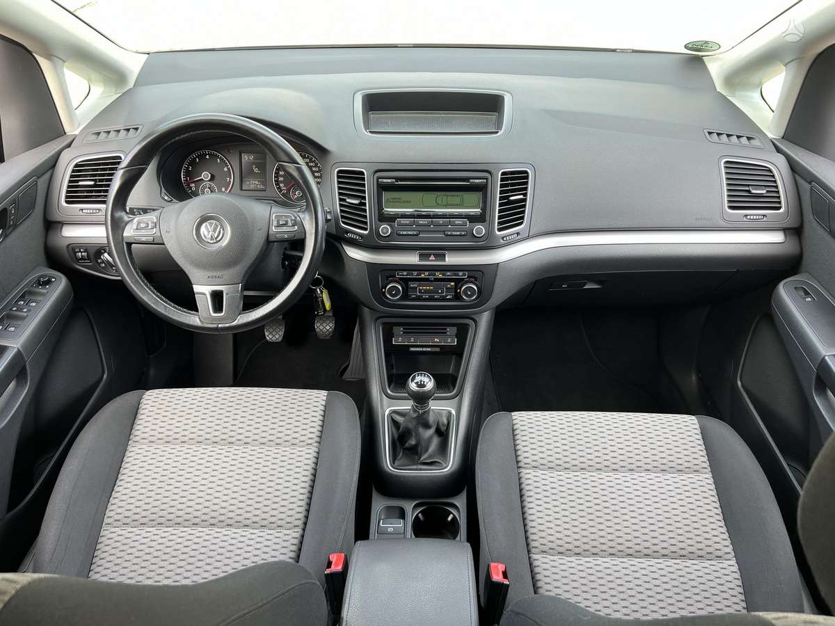 Volkswagen Sharan 2010 — photo 27