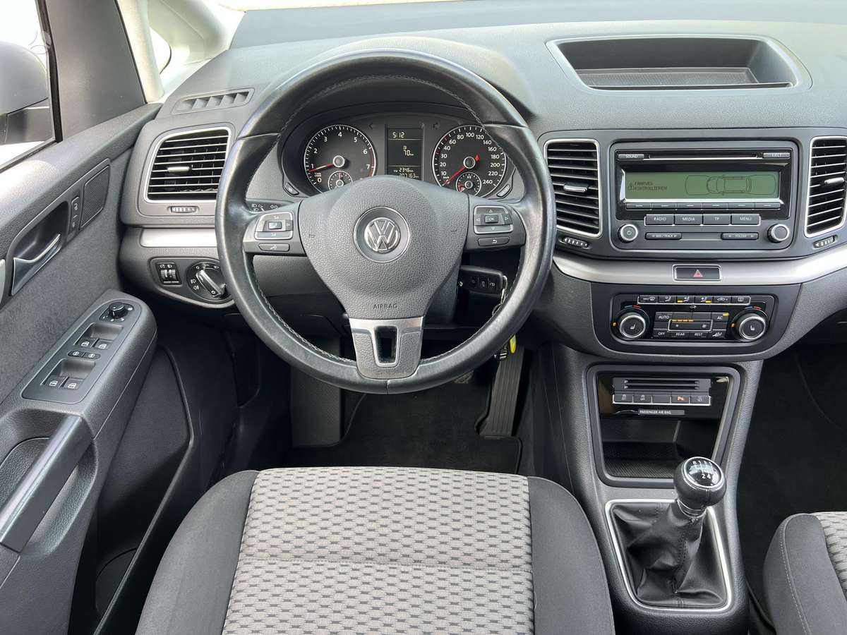 Volkswagen Sharan 2010 — photo 28