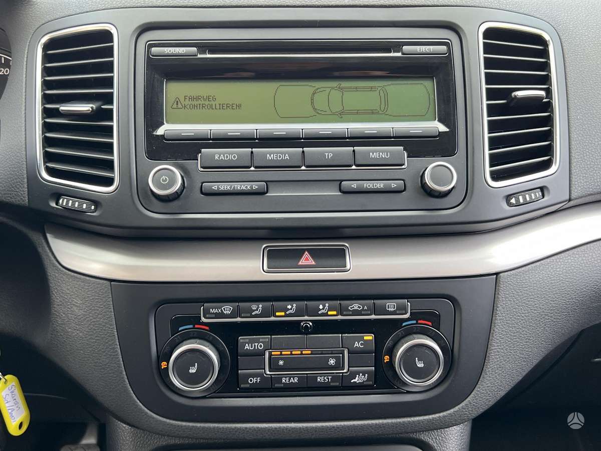 Volkswagen Sharan 2010 — photo 31
