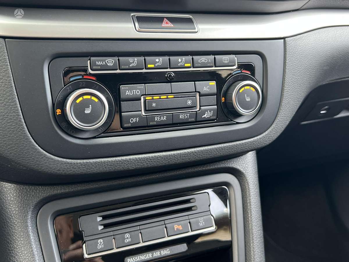 Volkswagen Sharan 2010 — photo 32