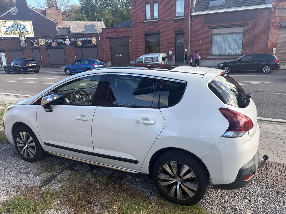 Peugeot 3008 2014 — вигляд ззаду