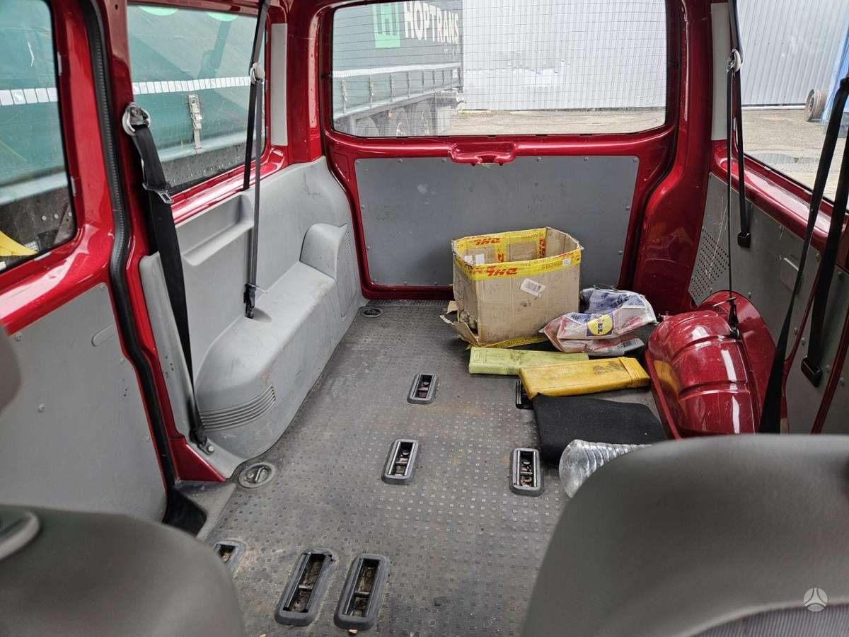 Volkswagen Transporter 2013 — photo 10