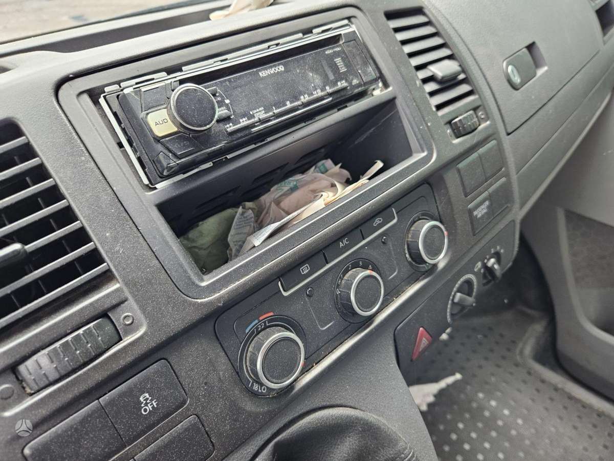 Volkswagen Transporter 2013 — photo 13