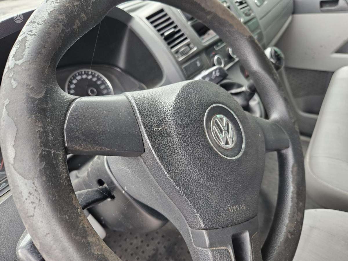 Volkswagen Transporter 2013 — photo 8