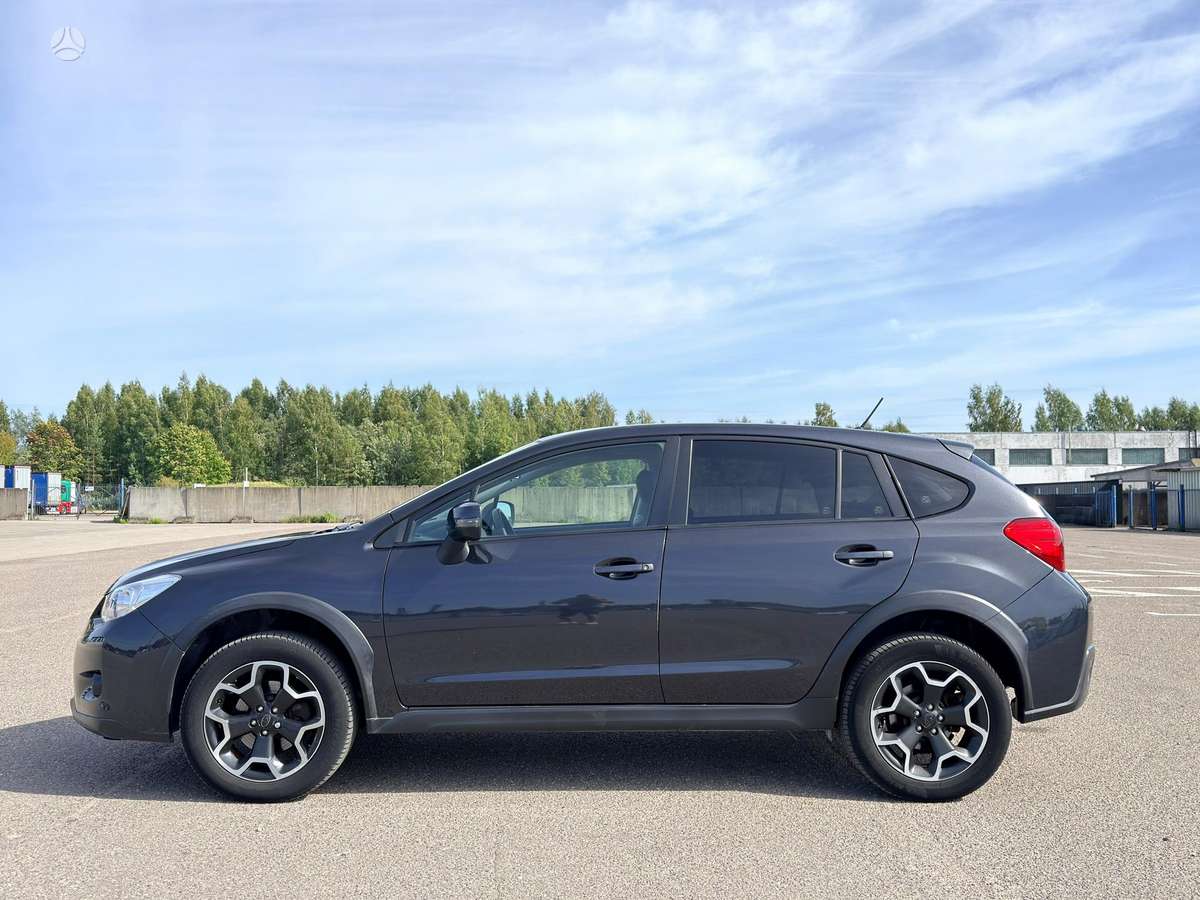 Subaru XV 2012 — rear view