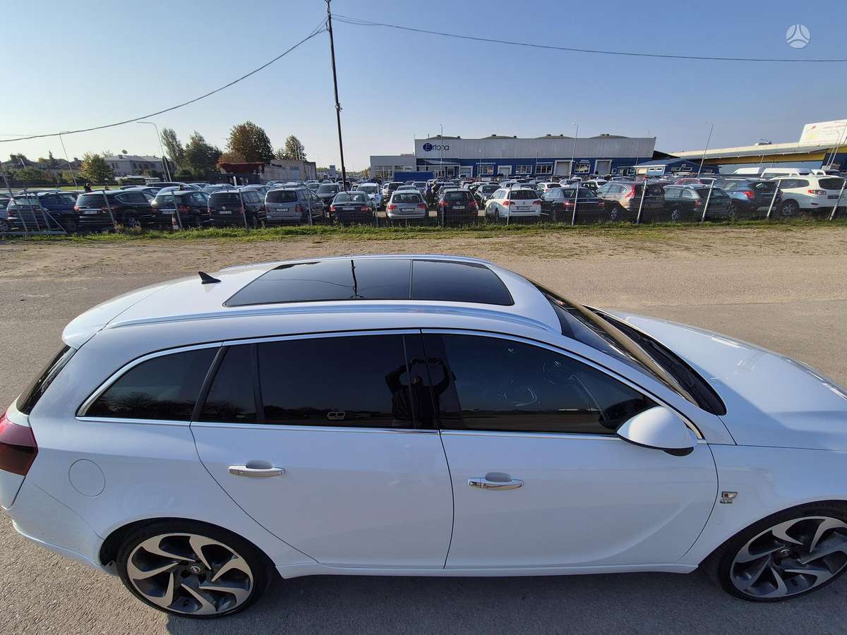 Opel Insignia 2015 — вигляд ззаду